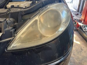 Peugeot fényszóró felújítás előtt